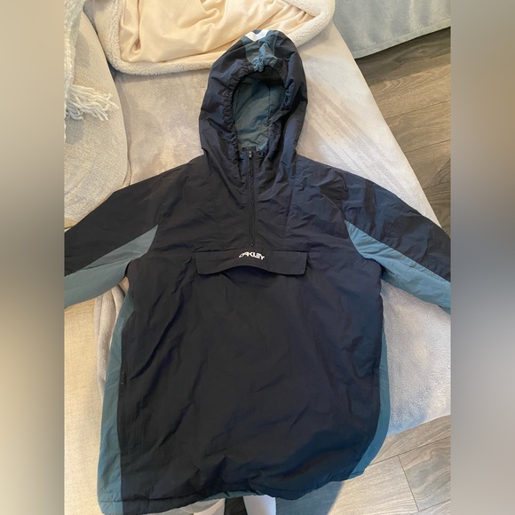 Medium Oakley pull over/ quarter zip ski jacket - Picture 2 of 3